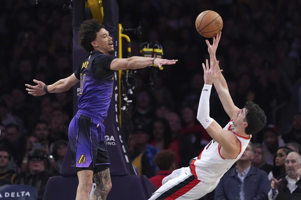 显得格外精 显得格外精