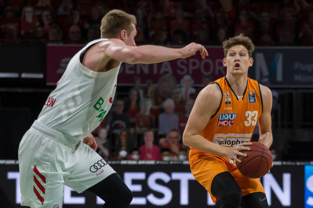 西队在用人 西队在用人